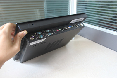 坚固耐用嵌入式电脑一体机 工控领域的可靠伙伴